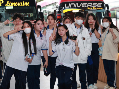 Khách Hàng Của Cảnh Thảo Nguyên 