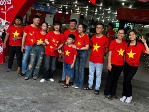 Khách hàng yêu Việt Nam - Cảnh Thảo Nguyên yêu khách hàng